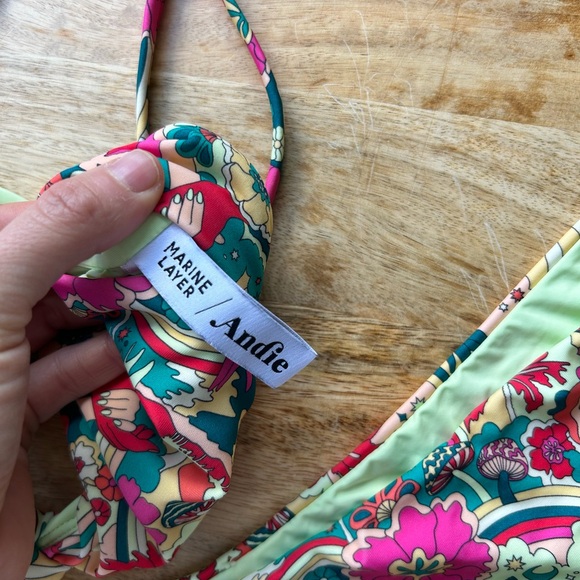 Marine Layer Andie Swin 
Medium top and large bottom - Picture 3 of 4